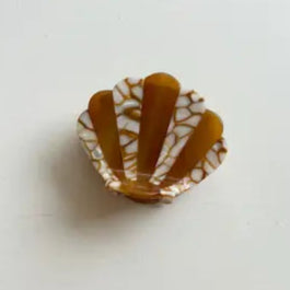 Martha Jean Shell clip brown