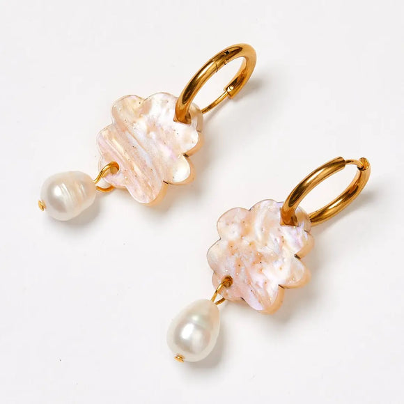 Martha Jean Cloud + Pearl Earrings - Gold Swirl